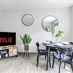 Stunning Garden Flat, Free Parking, Minutes From Harry Potter