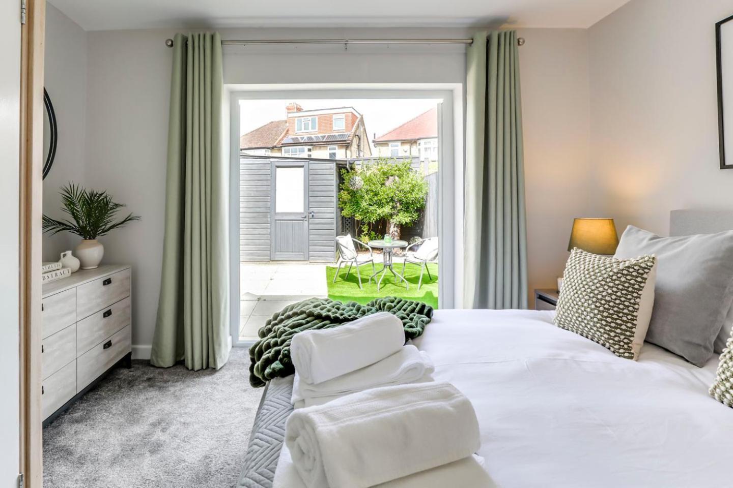 Stunning Garden Flat, Free Parking, Minutes From Harry Potter Apartment